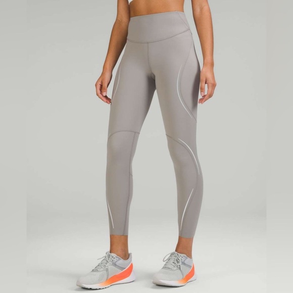 Lululemon Base Pace High-Rise Reflective Tight 25" - Size 14 - Picture 1 of 8